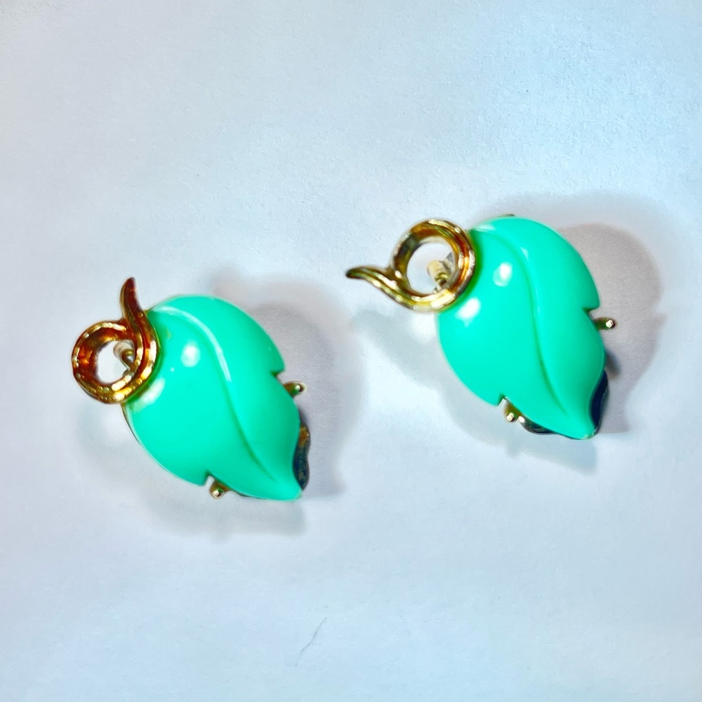VTG Rare MCM Thermoset Lucite Jade Leaves Clip On Earrings